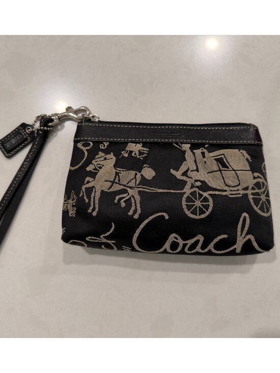 Coach Handbags - Coach Wristlet